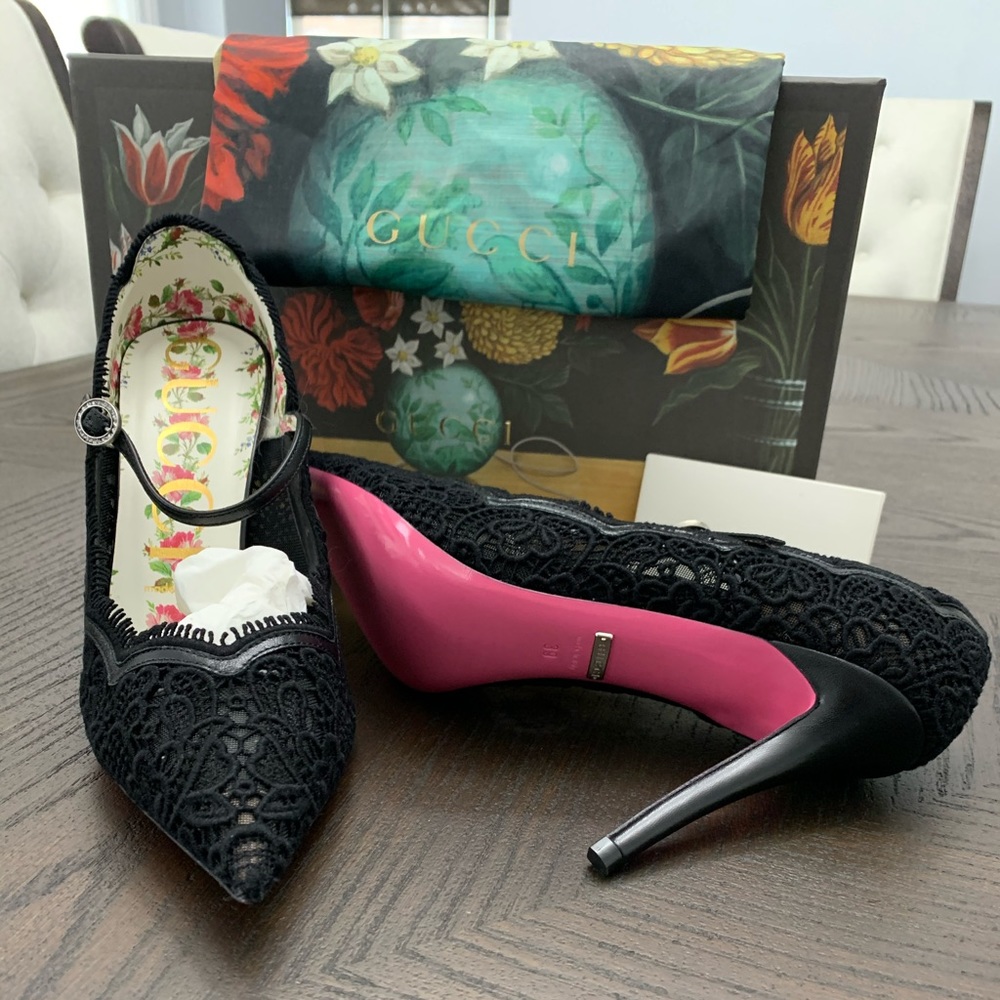 Gucci Virginia lace pump